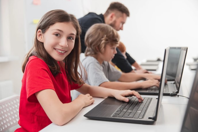 Чи можна дитині заробляти на своїх ІТ-навичках ще під час навчання?