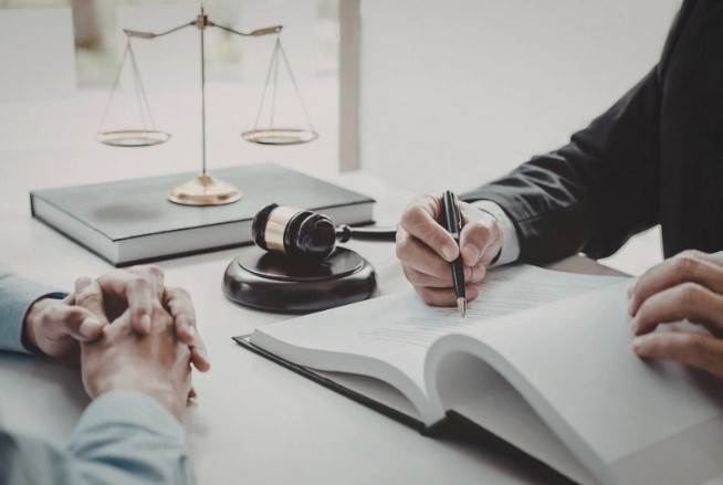Які права має військовослужбовець під час службового розслідування